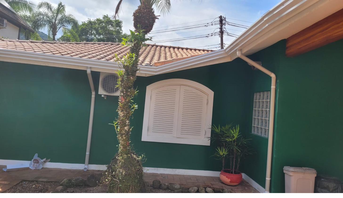 Trabalho de calha instalado pela A.B.S. Calhas