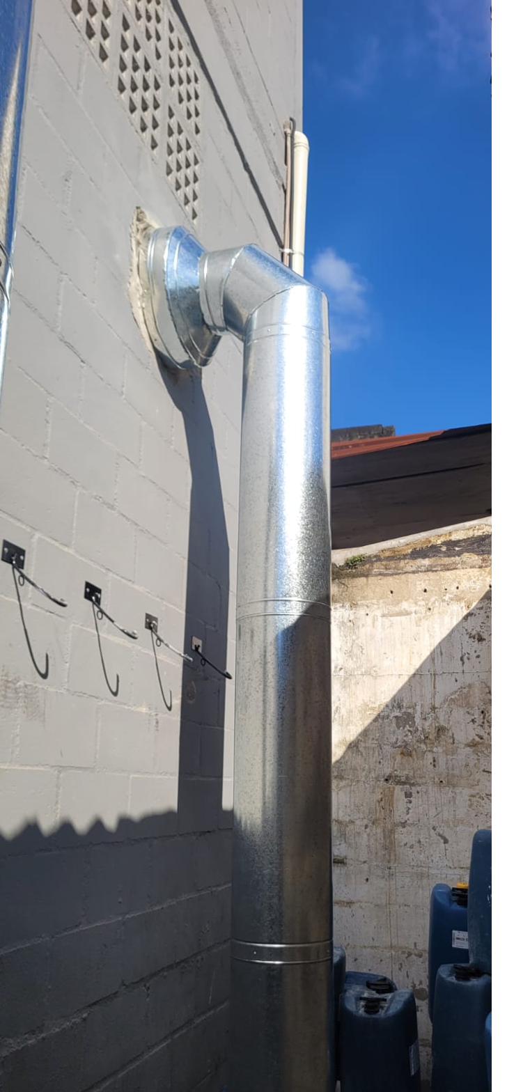 Trabalho de calha instalado pela A.B.S. Calhas