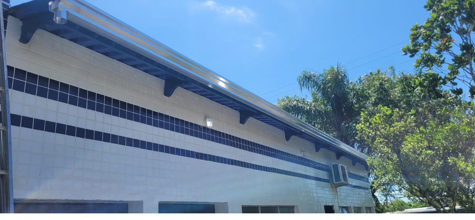 Trabalho de calha instalado pela A.B.S. Calhas