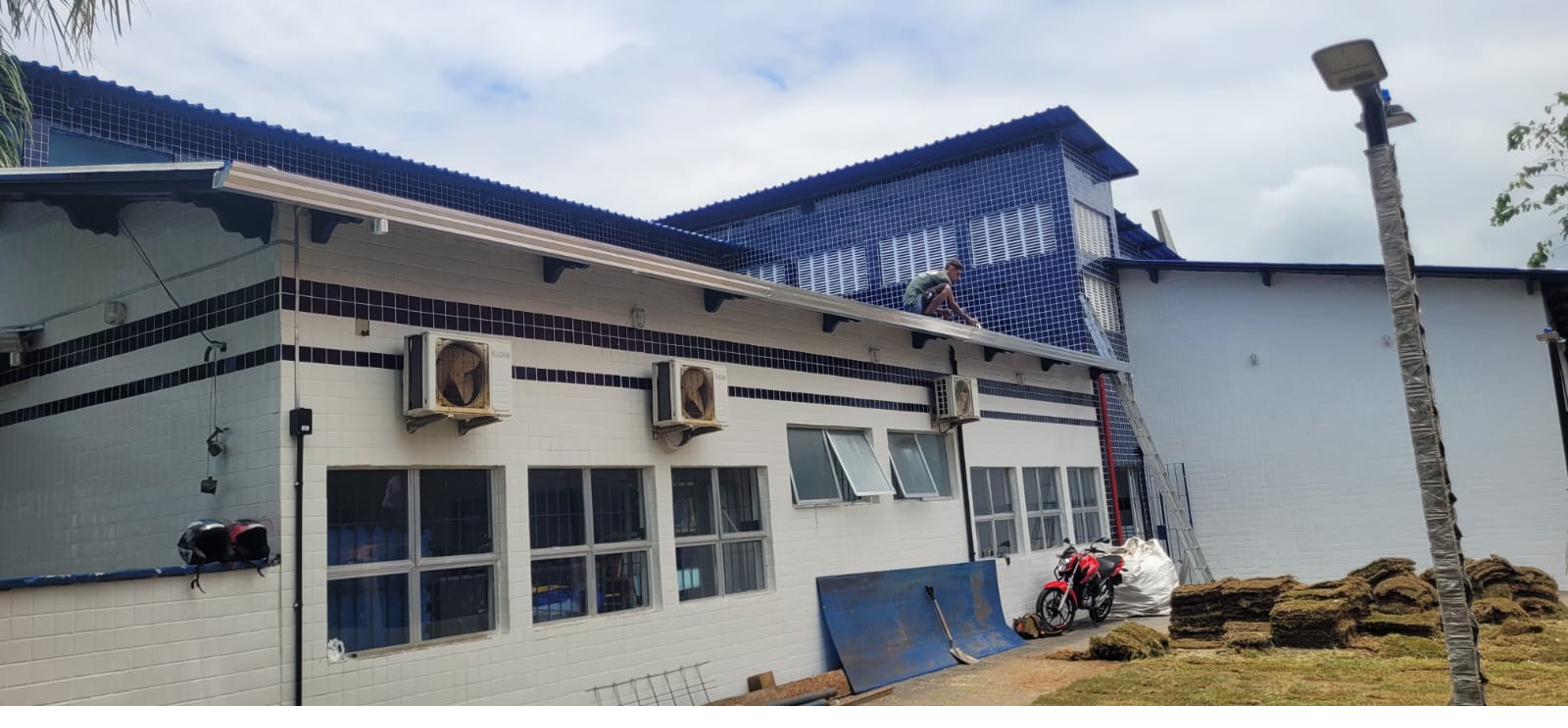 Trabalho de calha instalado pela A.B.S. Calhas