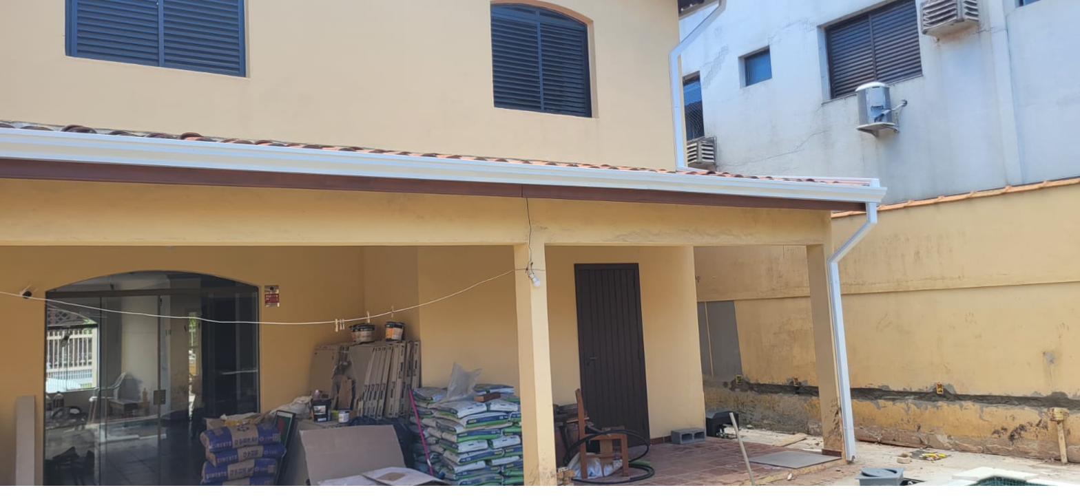 Trabalho de calha instalado pela A.B.S. Calhas
