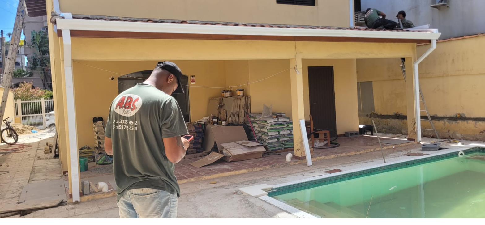 Trabalho de calha instalado pela A.B.S. Calhas
