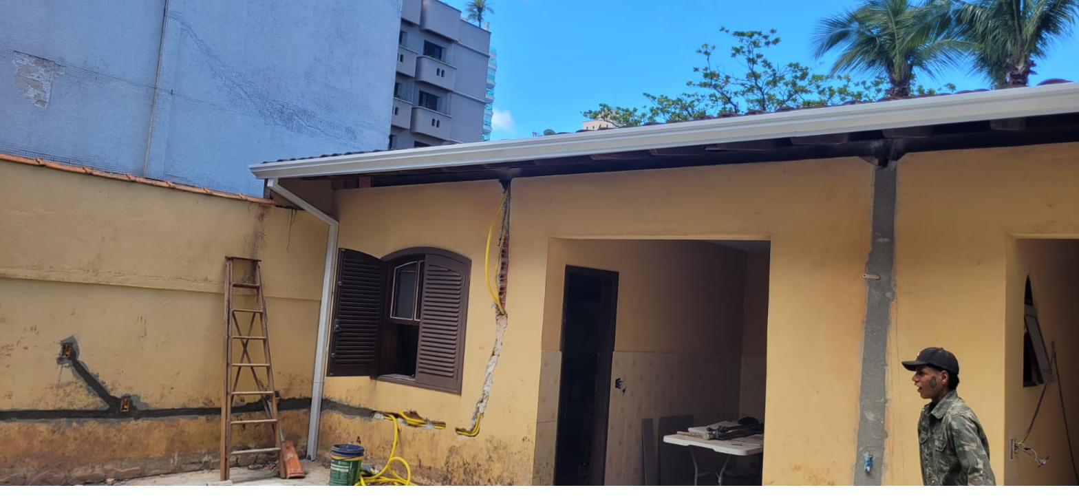Trabalho de calha instalado pela A.B.S. Calhas