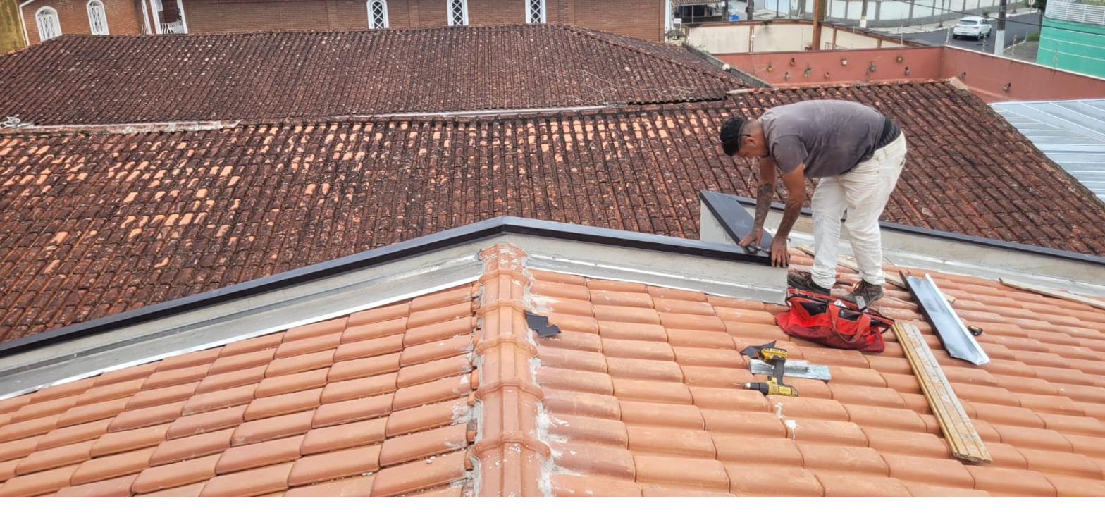 Trabalho de calha instalado pela A.B.S. Calhas