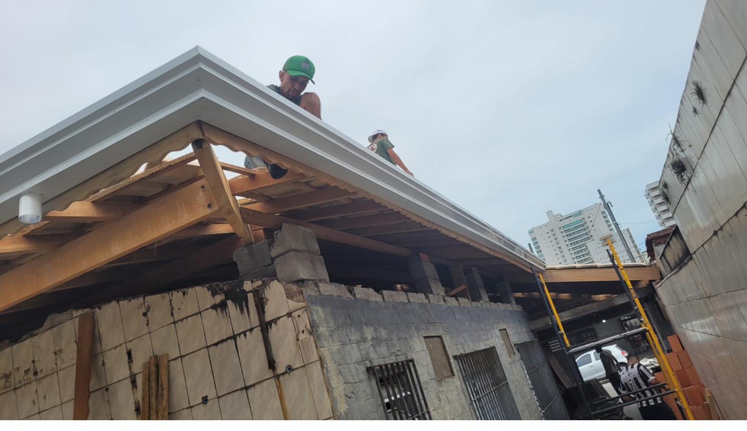 Trabalho de calha instalado pela A.B.S. Calhas