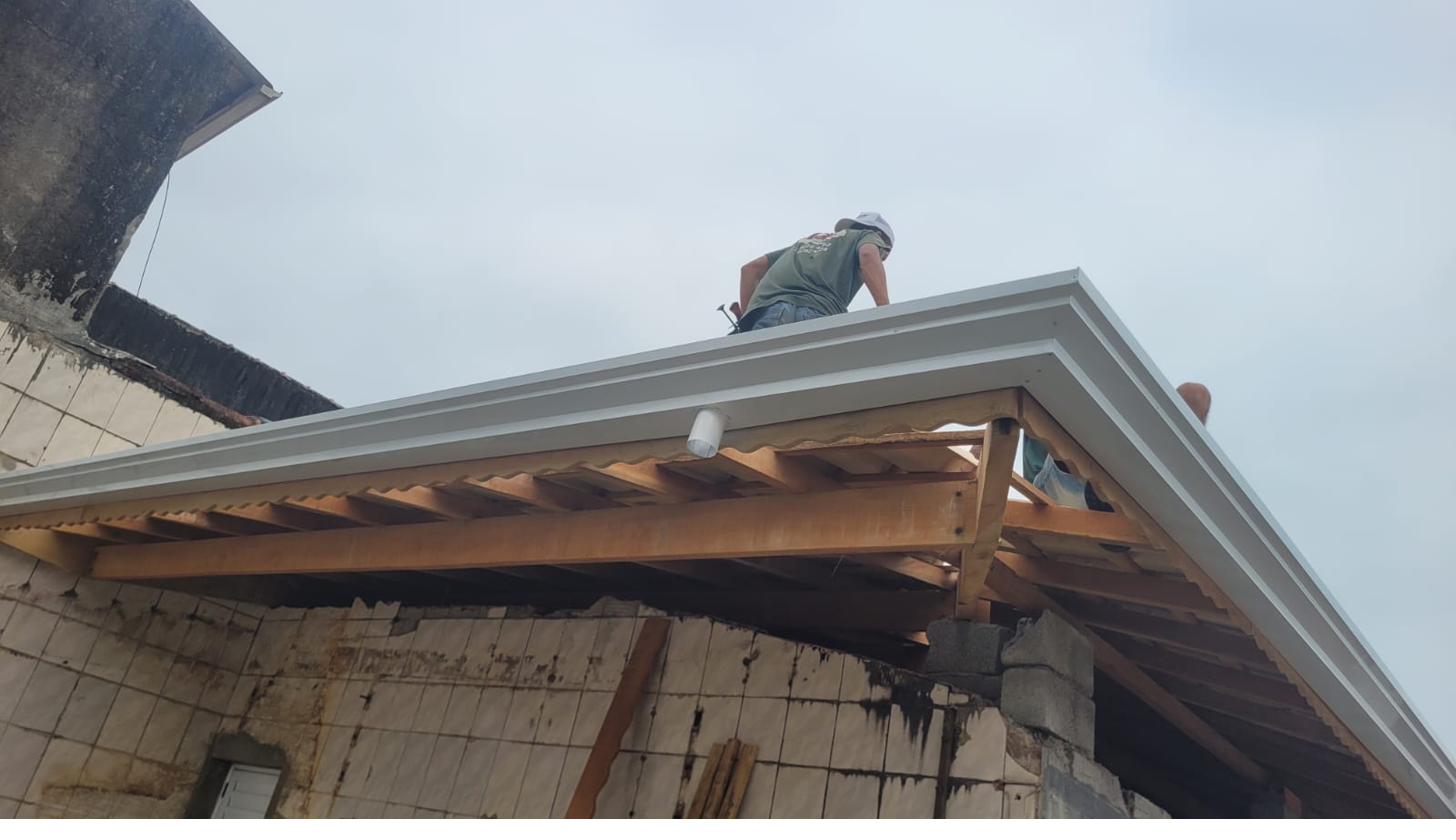 Trabalho de calha instalado pela A.B.S. Calhas