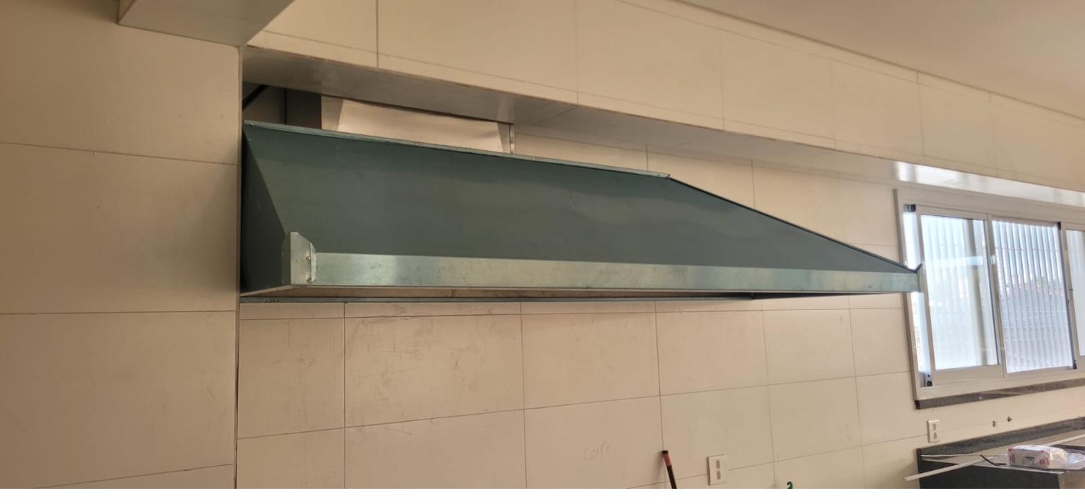 Trabalho de calha instalado pela A.B.S. Calhas